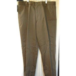 Dockers Men's Straight Fit, Flat Front, Signature Khaki Pants 34 by 30 brownish